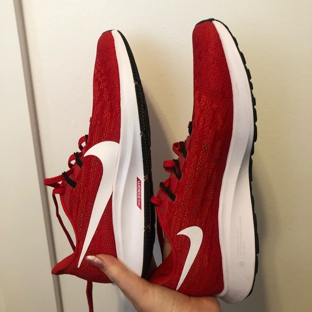 brand new nike zoom running shoes